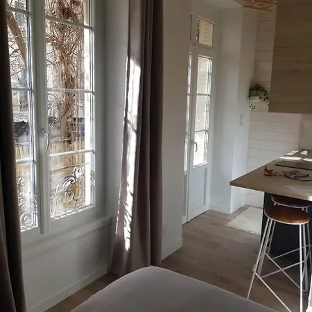 Avec Terrasse Hyper Centre فيشي